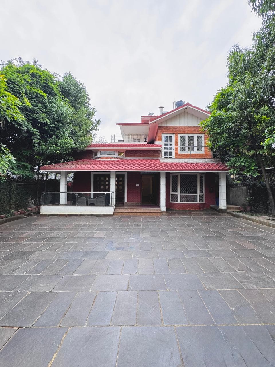 Luxurious 4 BHK Bungalow In Bansbari
